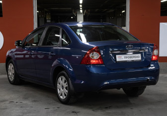 Подержанный автомобиль Ford Focus Sedan 2008 года (7 фото)
