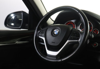 Подержанный автомобиль BMW X6 2016 года (15 фото)