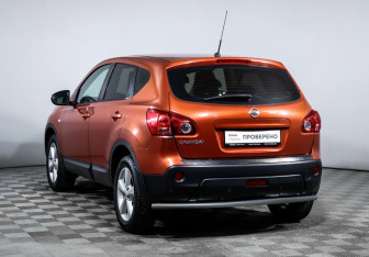 Подержанный автомобиль Nissan Qashqai 2007 года (7 фото)