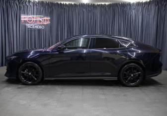 Подержанный автомобиль Changan UNI-V 2023 года (8 фото)