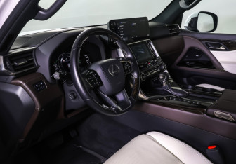 Подержанный автомобиль Lexus LX 2022 года (15 фото)