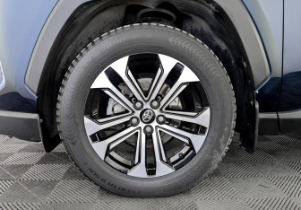 Подержанный автомобиль Toyota RAV4 2019 года (18 фото)
