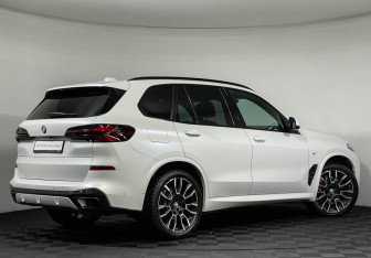 Подержанный автомобиль BMW X5 2023 года (2 фото)