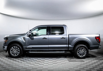 Подержанный автомобиль Ford F-150 2024 года (8 фото)