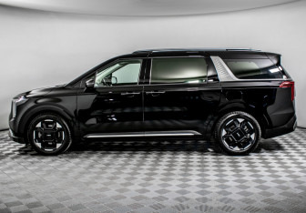 Подержанный автомобиль Kia Carnival 2024 года (8 фото)