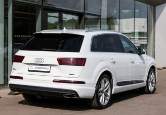 Подержанный автомобиль Audi Q7 2019 года (5 фото)