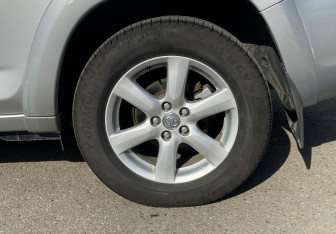 Подержанный автомобиль Toyota RAV4 2008 года (12 фото)