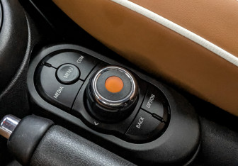 Подержанный автомобиль MINI Hatch 2021 года (26 фото)