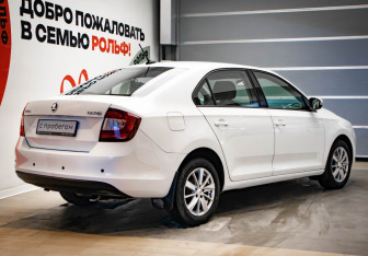 Подержанный автомобиль Skoda Rapid Liftback 2019 года (4 фото)