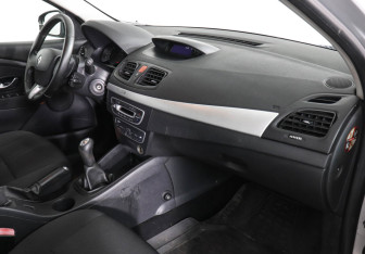 Подержанный автомобиль Renault Fluence 2011 года (6 фото)
