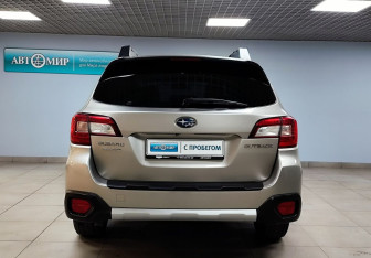 Подержанный автомобиль Subaru Outback Wagon 2018 года (6 фото)