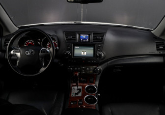 Подержанный автомобиль Toyota Highlander 2011 года (12 фото)