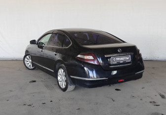 Подержанный автомобиль Nissan Teana 2010 года (7 фото)