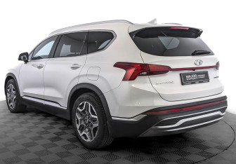 Подержанный автомобиль Hyundai Santa Fe 2022 года (7 фото)
