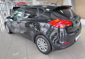 Подержанный автомобиль Kia Ceed Hatchback 2013 года (7 фото)