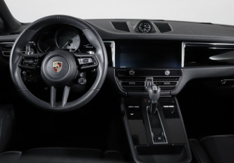 Подержанный автомобиль Porsche Macan 2022 года (12 фото)