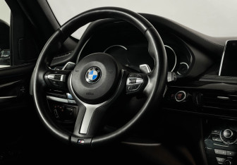 Подержанный автомобиль BMW X5 2018 года (15 фото)