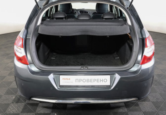 Подержанный автомобиль Citroen C4 Hatchback 2013 года (9 фото)