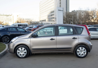 Подержанный автомобиль Nissan Note 2008 года (6 фото)