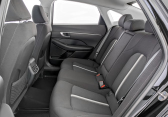 Подержанный автомобиль Hyundai Sonata 2023 года (12 фото)