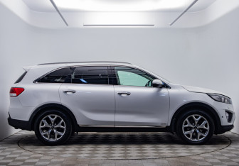 Подержанный автомобиль Kia Sorento 2017 года (4 фото)