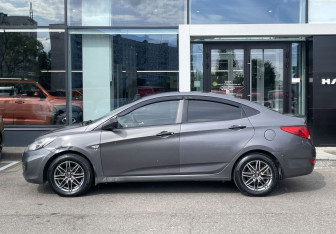 Подержанный автомобиль Hyundai Solaris Sedan 2012 года (8 фото)