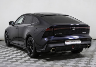 Подержанный автомобиль Changan UNI-V 2024 года (7 фото)