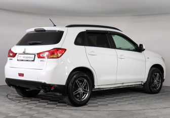 Подержанный автомобиль Mitsubishi ASX 2013 года (3 фото)