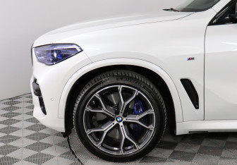 Подержанный автомобиль BMW X5 2019 года (8 фото)
