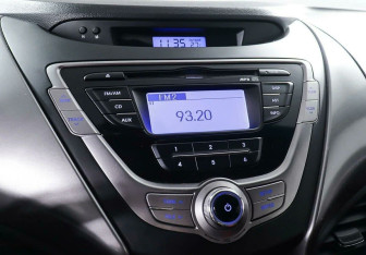 Подержанный автомобиль Hyundai Elantra Sedan 2012 года (12 фото)