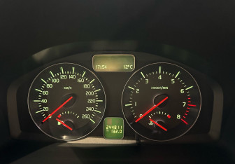Подержанный автомобиль Volvo C30 2011 года (14 фото)
