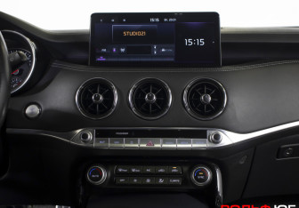 Подержанный автомобиль Kia Stinger 2021 года (15 фото)