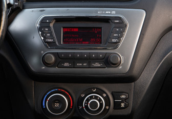 Подержанный автомобиль Kia Rio Hatchback 2014 года (12 фото)