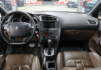 Подержанный автомобиль Citroen DS4 2012 года (14 фото)