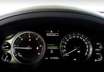 Подержанный автомобиль Toyota Land Cruiser Suv 2016 года (13 фото)