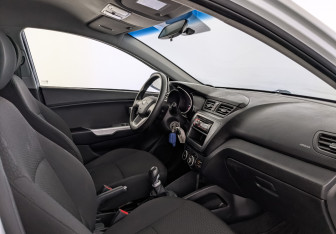 Подержанный автомобиль Kia Rio Hatchback 2014 года (13 фото)