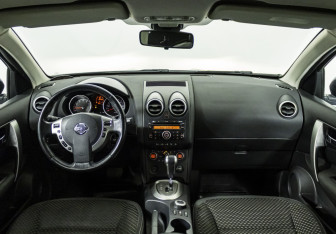 Подержанный автомобиль Nissan Qashqai+2 2009 года (14 фото)