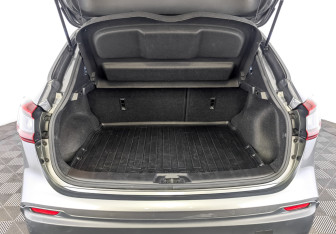 Подержанный автомобиль Nissan Qashqai 2022 года (10 фото)