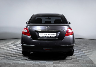 Подержанный автомобиль Nissan Teana 2009 года (6 фото)