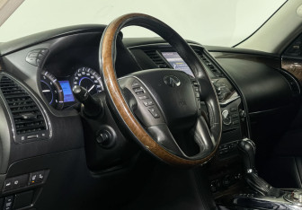 Подержанный автомобиль Infiniti QX80 2014 года (13 фото)