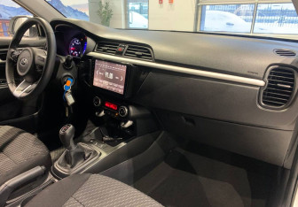 Подержанный автомобиль Kia Rio Sedan 2019 года (10 фото)