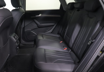 Подержанный автомобиль Audi Q5 2022 года (10 фото)