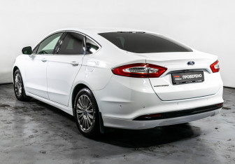 Подержанный автомобиль Ford Mondeo Sedan 2015 года (7 фото)