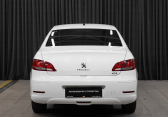 Подержанный автомобиль Peugeot 408 2012 года (5 фото)