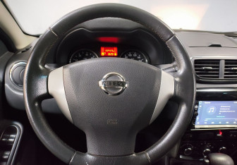 Подержанный автомобиль Nissan Terrano 2015 года (15 фото)