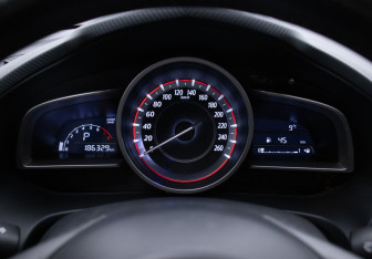 Подержанный автомобиль Mazda 3 Sedan 2014 года (12 фото)