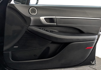 Подержанный автомобиль Hyundai Sonata 2022 года (24 фото)