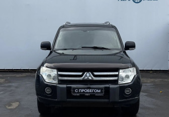 Подержанный автомобиль Mitsubishi Pajero 2011 года (2 фото)