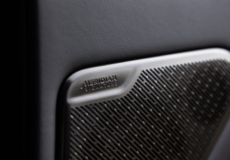 Подержанный автомобиль Land Rover Range Rover 2025 года (18 фото)