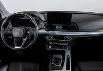 Подержанный автомобиль Audi Q5 2021 года (12 фото)